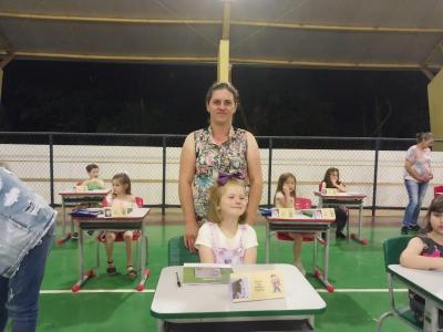 Noite de AutÃ³grafos dos alunos do Jardim 2 da Escola AluÃ­sio Maier foi um verdadeiro sucesso